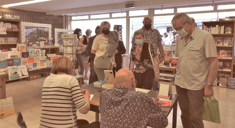 60c8b3222f0c353edf19639c_vernissage a la librairie Monthey-p-800